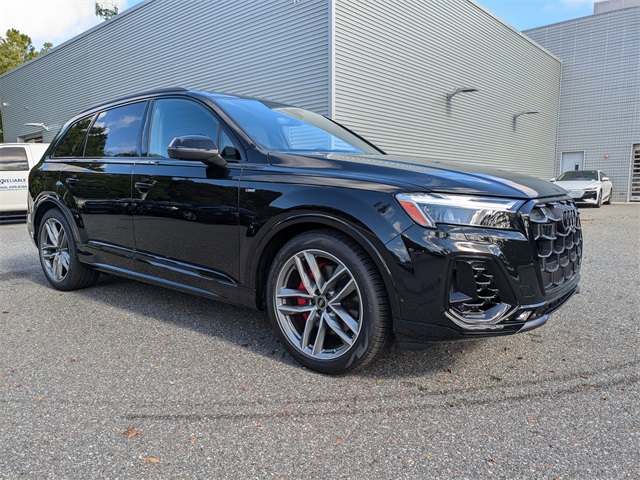 2026 Audi Q7 Prestige Image 3 of 30