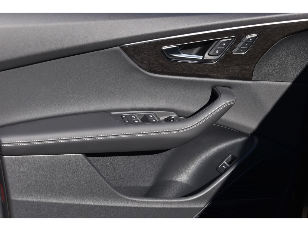 2026 Audi Q8 Prestige Image 25 of 41