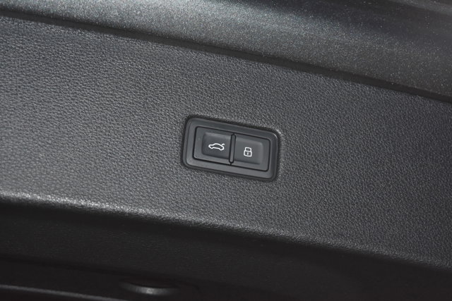 2026 Audi Q8 Prestige Image 17 of 25