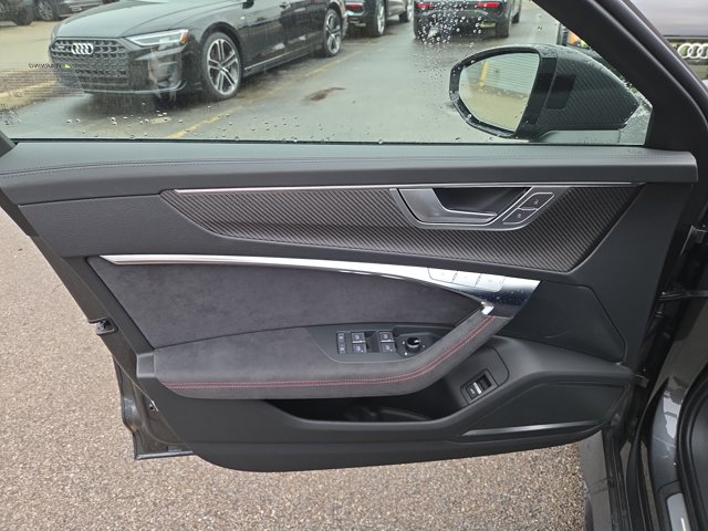 2026 Audi RS 6 Avant performance Image 9 of 11