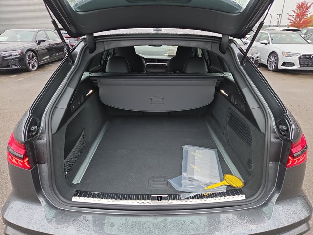 2026 Audi RS 6 Avant performance Image 4 of 11