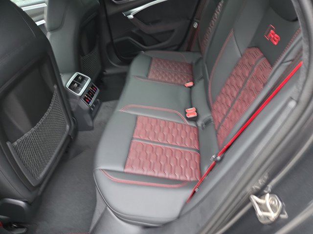 2026 Audi RS 6 Avant performance Image 5 of 11