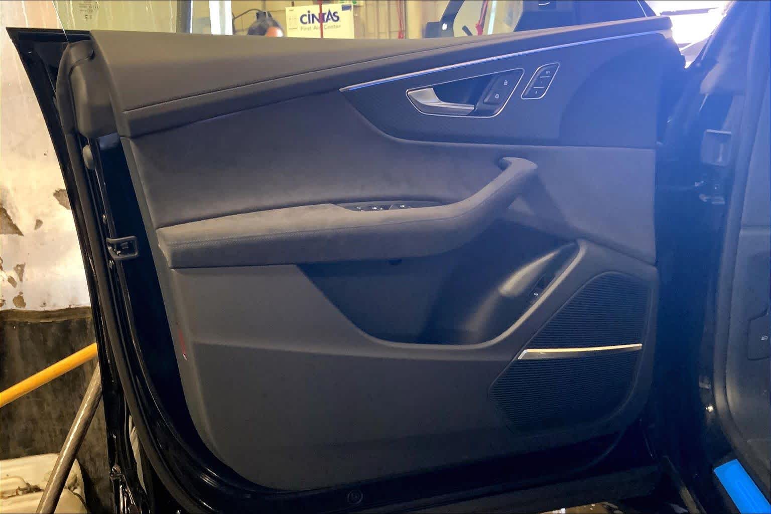 2026 Audi RS Q8 performance Image 12 of 17