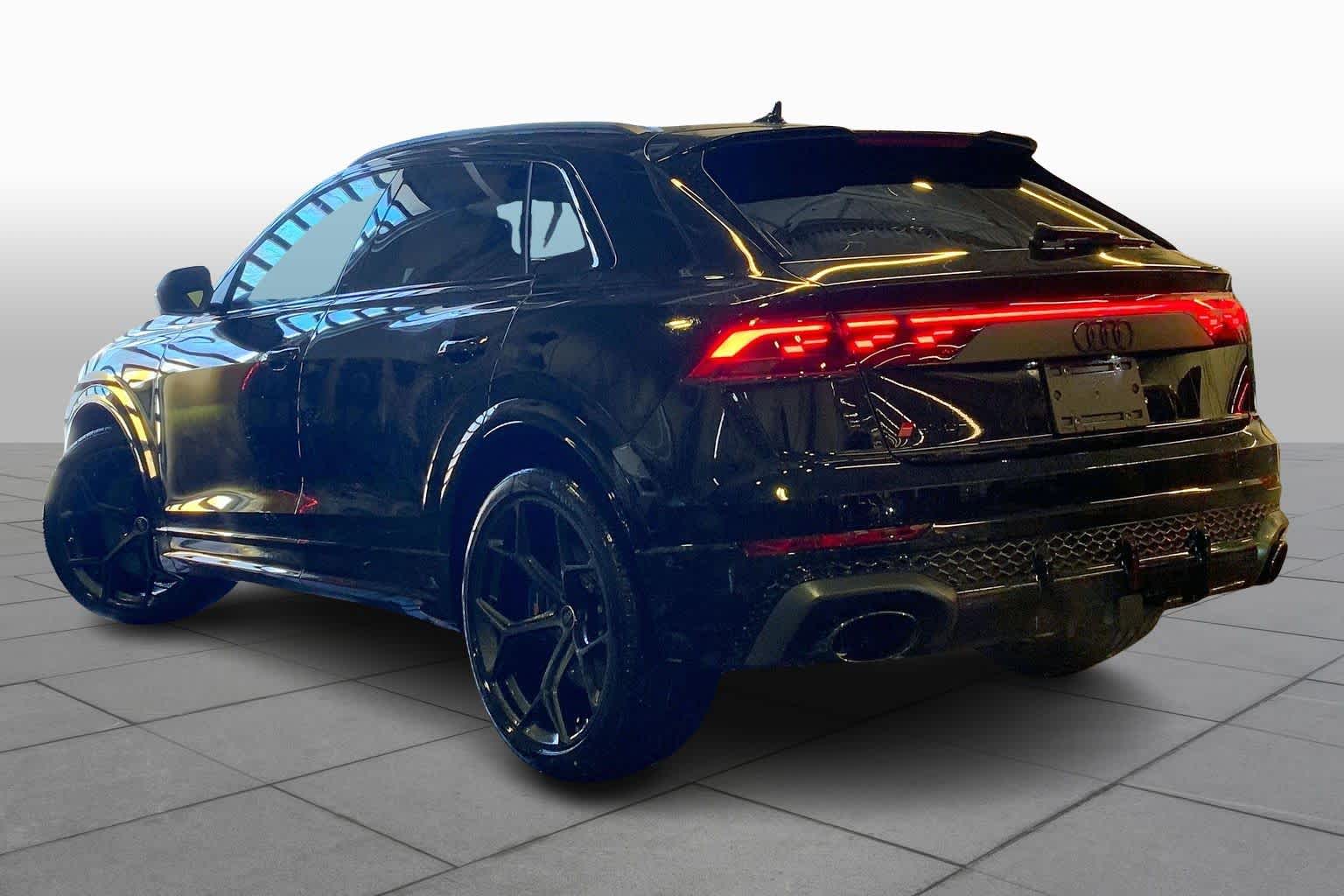 2026 Audi RS Q8 performance Image 4 of 17