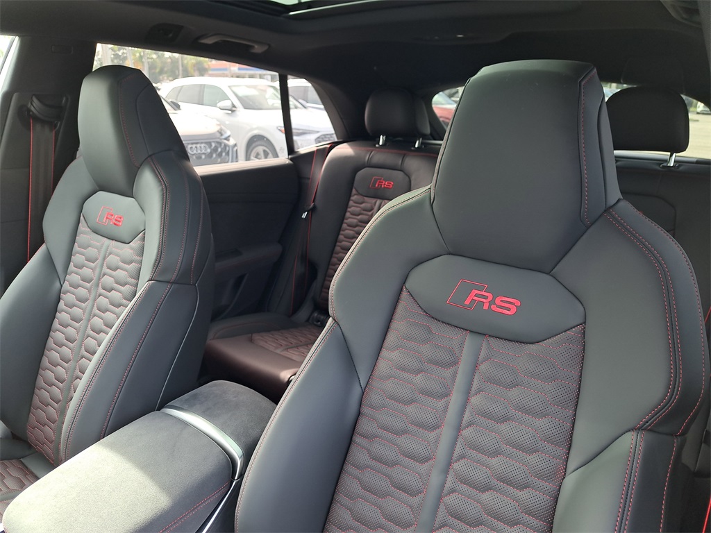 2026 Audi RS Q8 performance Image 7 of 31