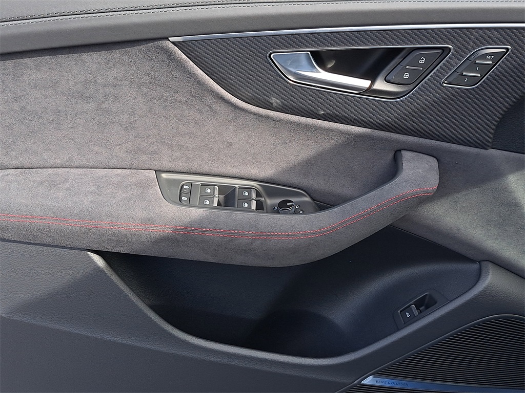 2026 Audi RS Q8 performance Image 20 of 31