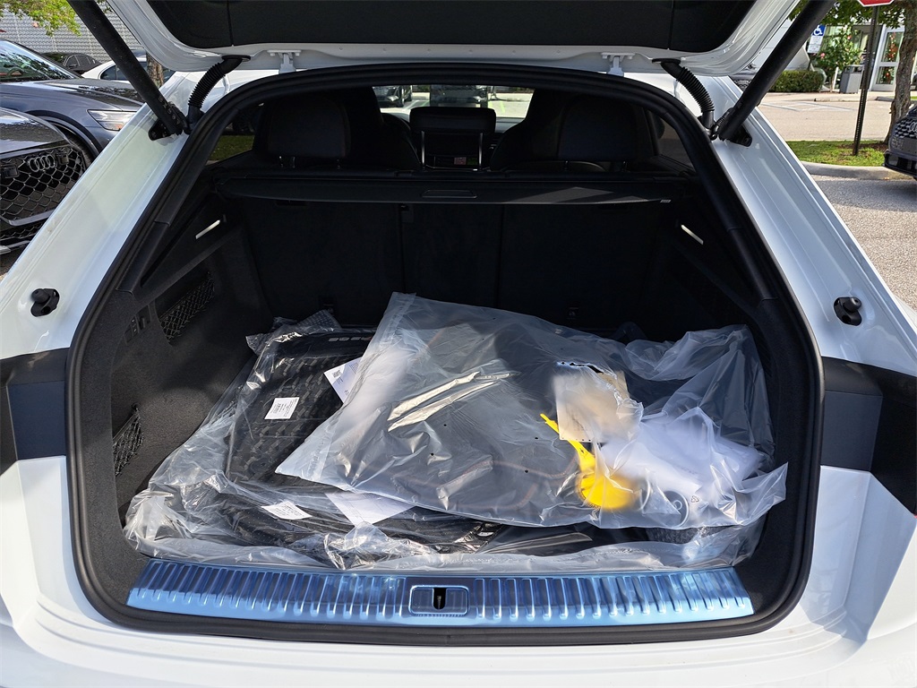 2026 Audi RS Q8 performance Image 6 of 31