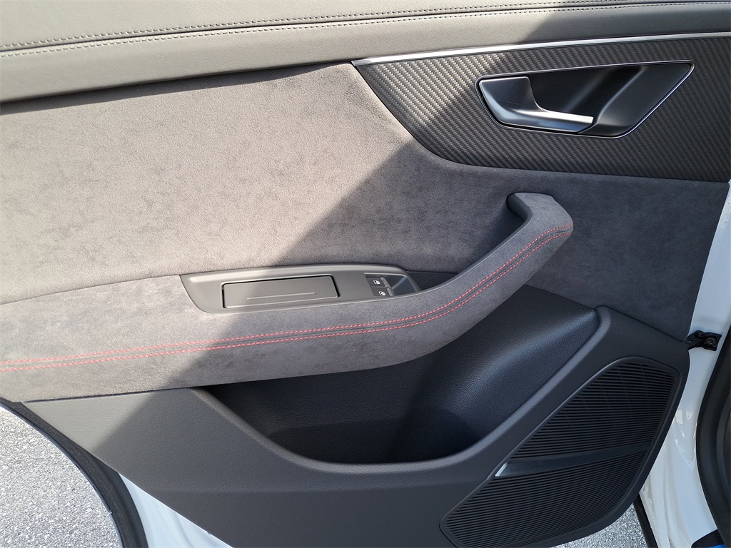 2026 Audi RS Q8 performance Image 21 of 31