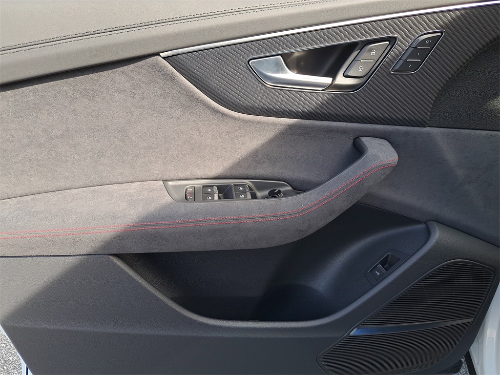 2026 Audi RS Q8 performance Image 22 of 31