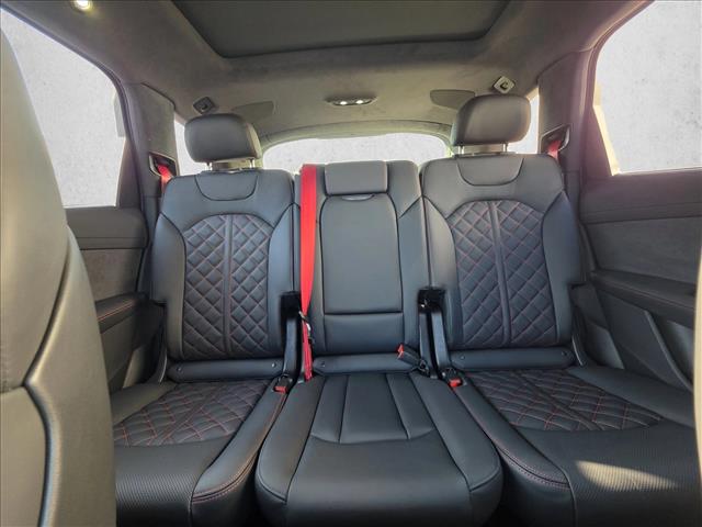 2026 Audi SQ7 Prestige Image 13 of 26