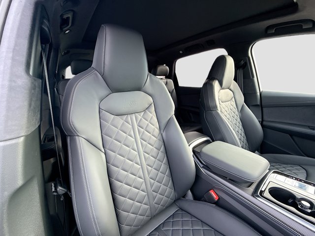 2026 Audi SQ7 Prestige Image 11 of 43