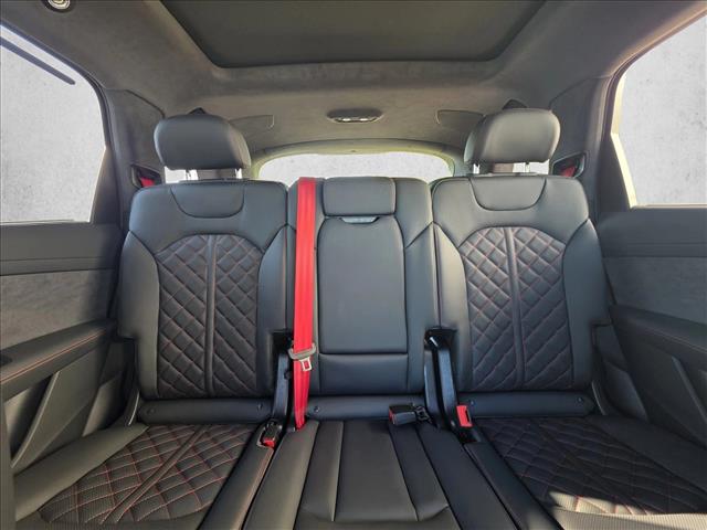 2026 Audi SQ7 Prestige Image 13 of 24