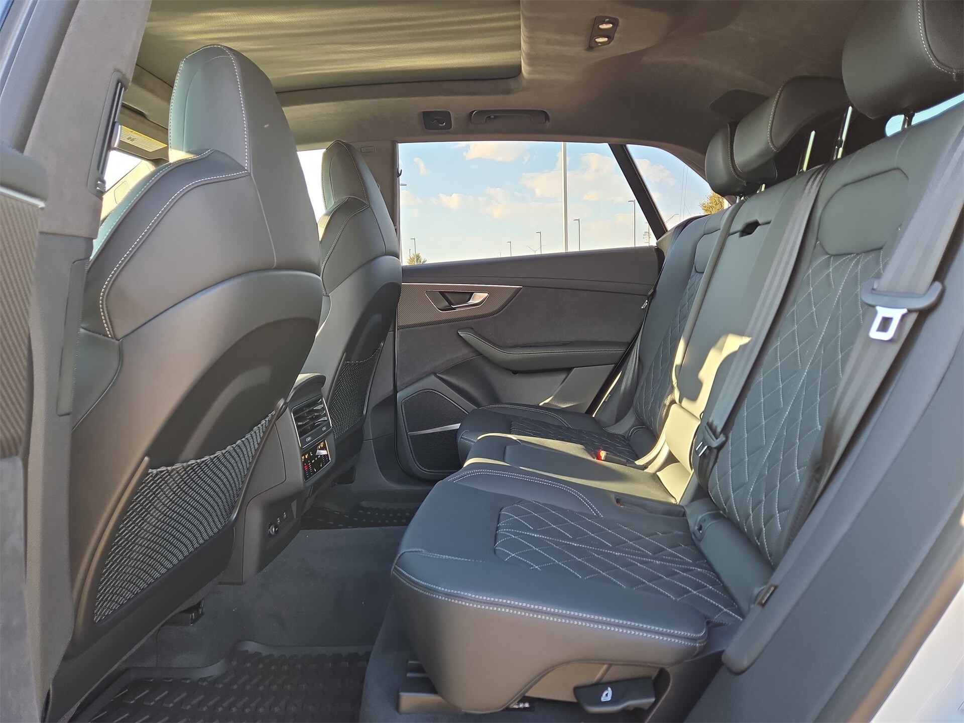 2026 Audi SQ8 Prestige Image 13 of 22