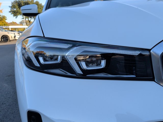 2026 BMW 3 Series 330i Image 10 of 40