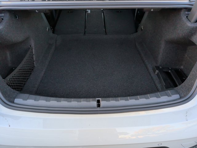 2026 BMW 3 Series 330i Image 34 of 40