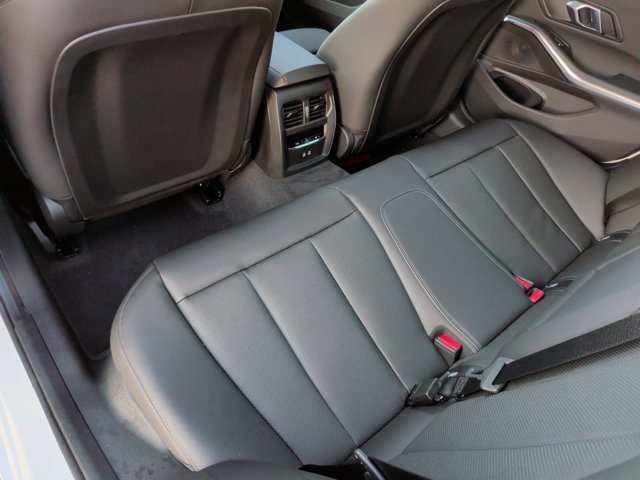 2026 BMW 3 Series 330i Image 33 of 40