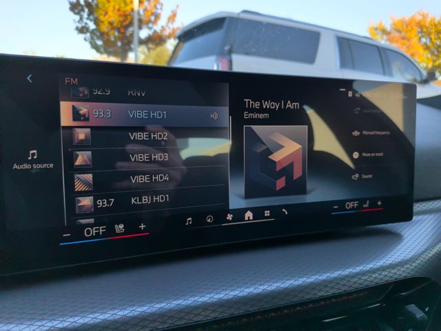 2026 BMW 3 Series 330i Image 25 of 40