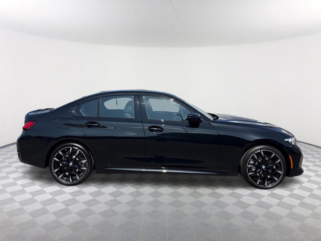2026 BMW 3 Series 330i Image 3 of 32