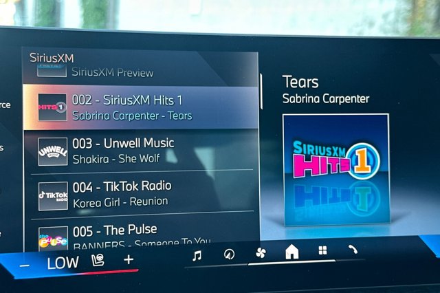 2026 BMW 3 Series 330i NA Image 11 of 23