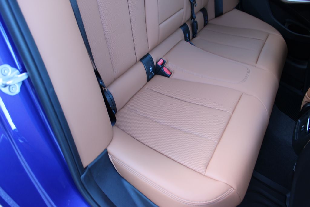 2026 BMW 3 Series 330i NA xDrive Image 19 of 52