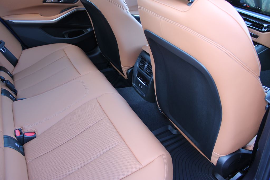 2026 BMW 3 Series 330i NA xDrive Image 17 of 52