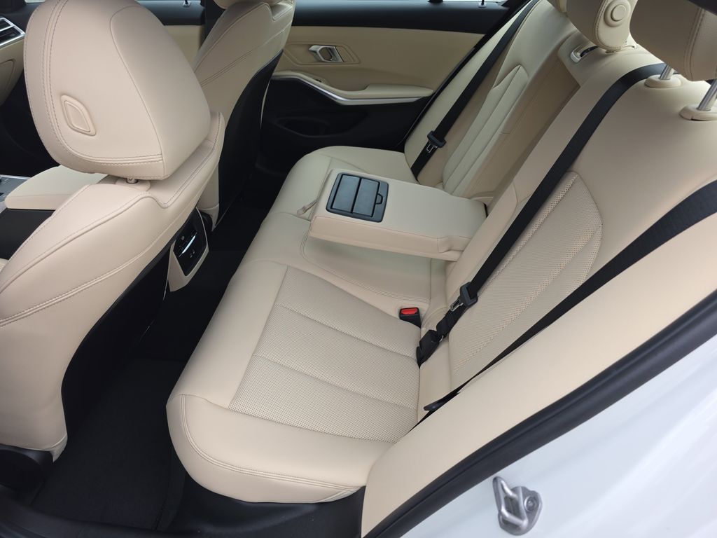 2026 BMW 3 Series 330i NA xDrive Image 8 of 20