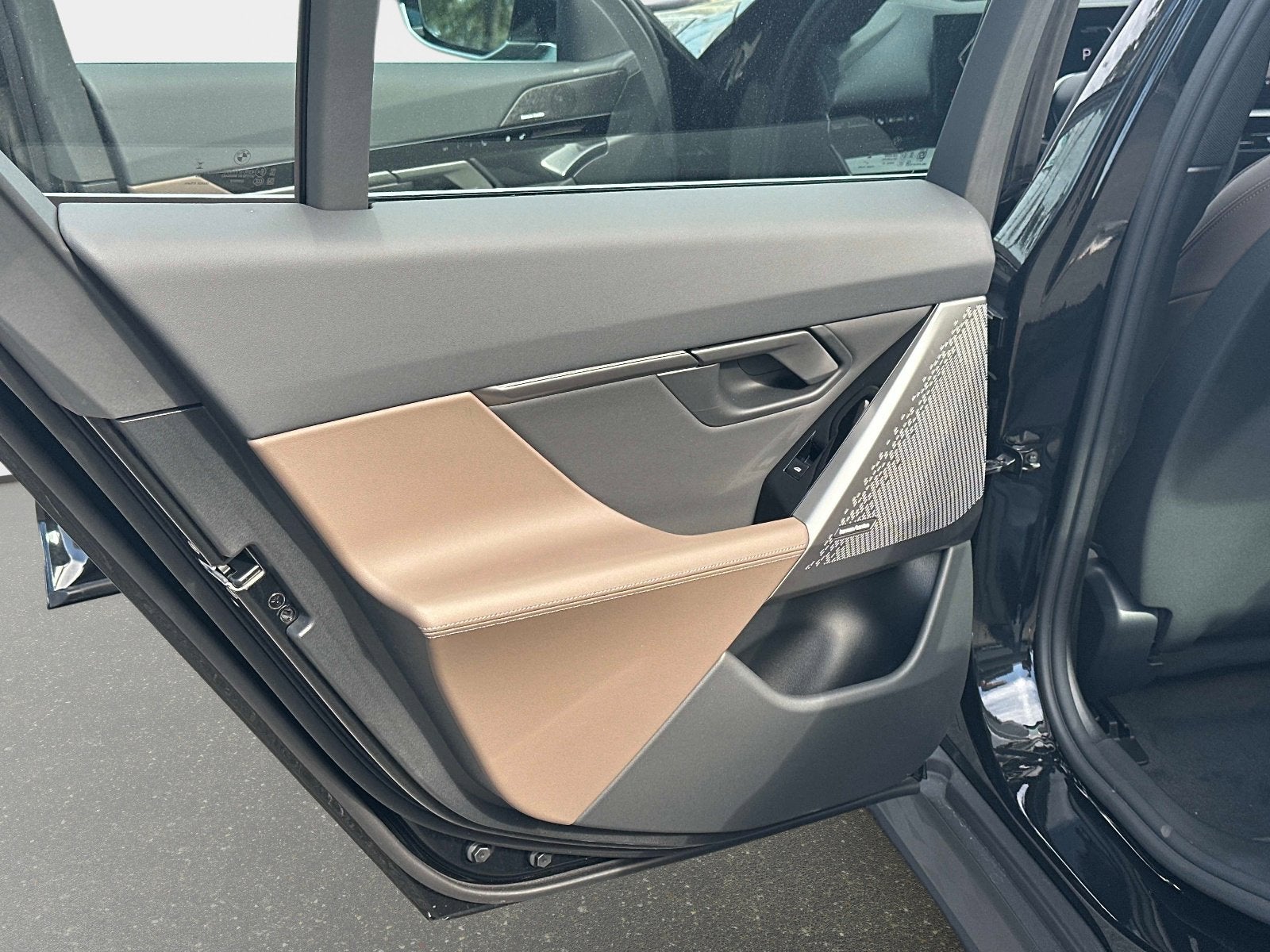 2026 BMW 5 Series 530i Image 28 of 40