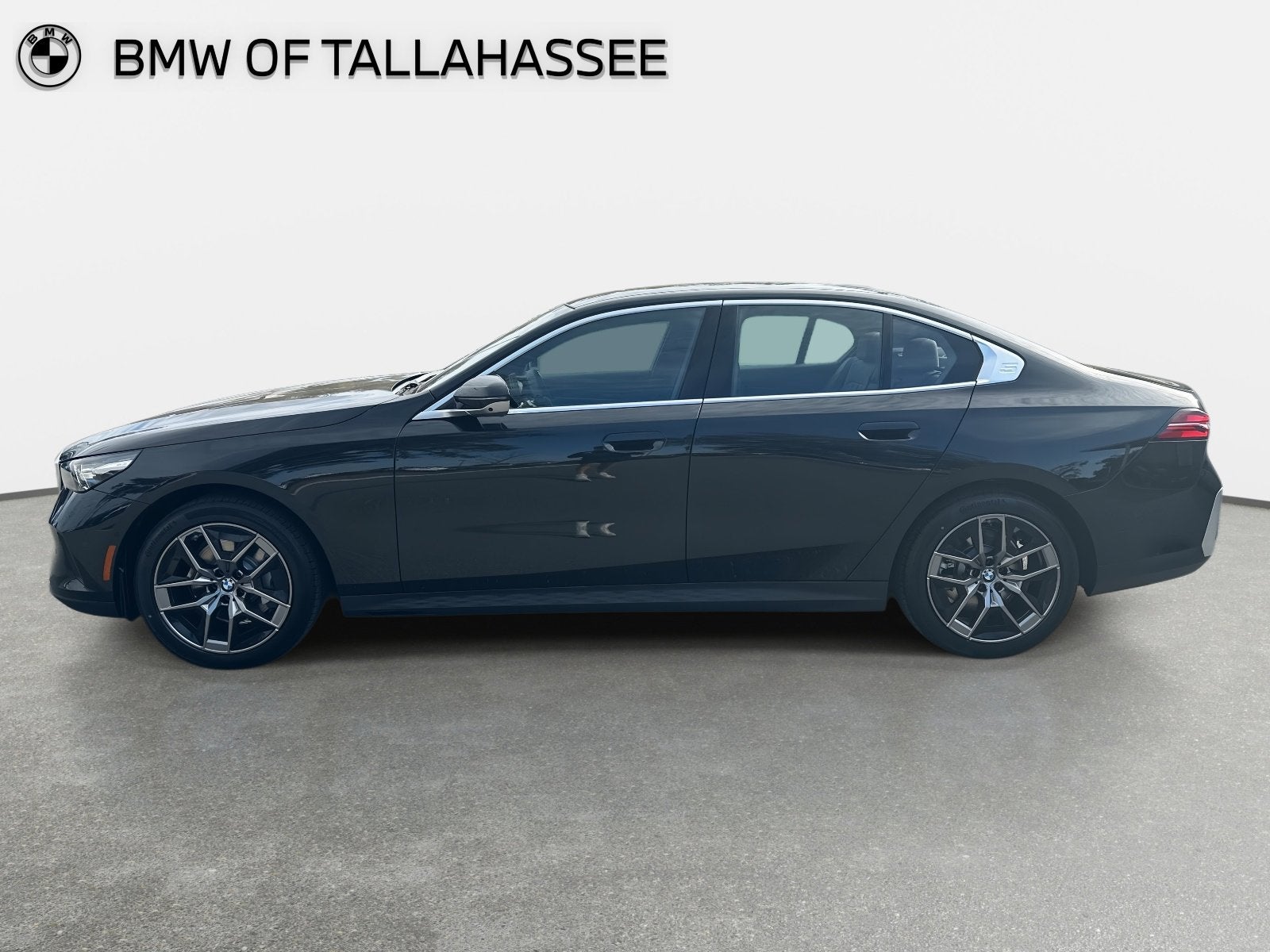 2026 BMW 5 Series 530i Image 10 of 40