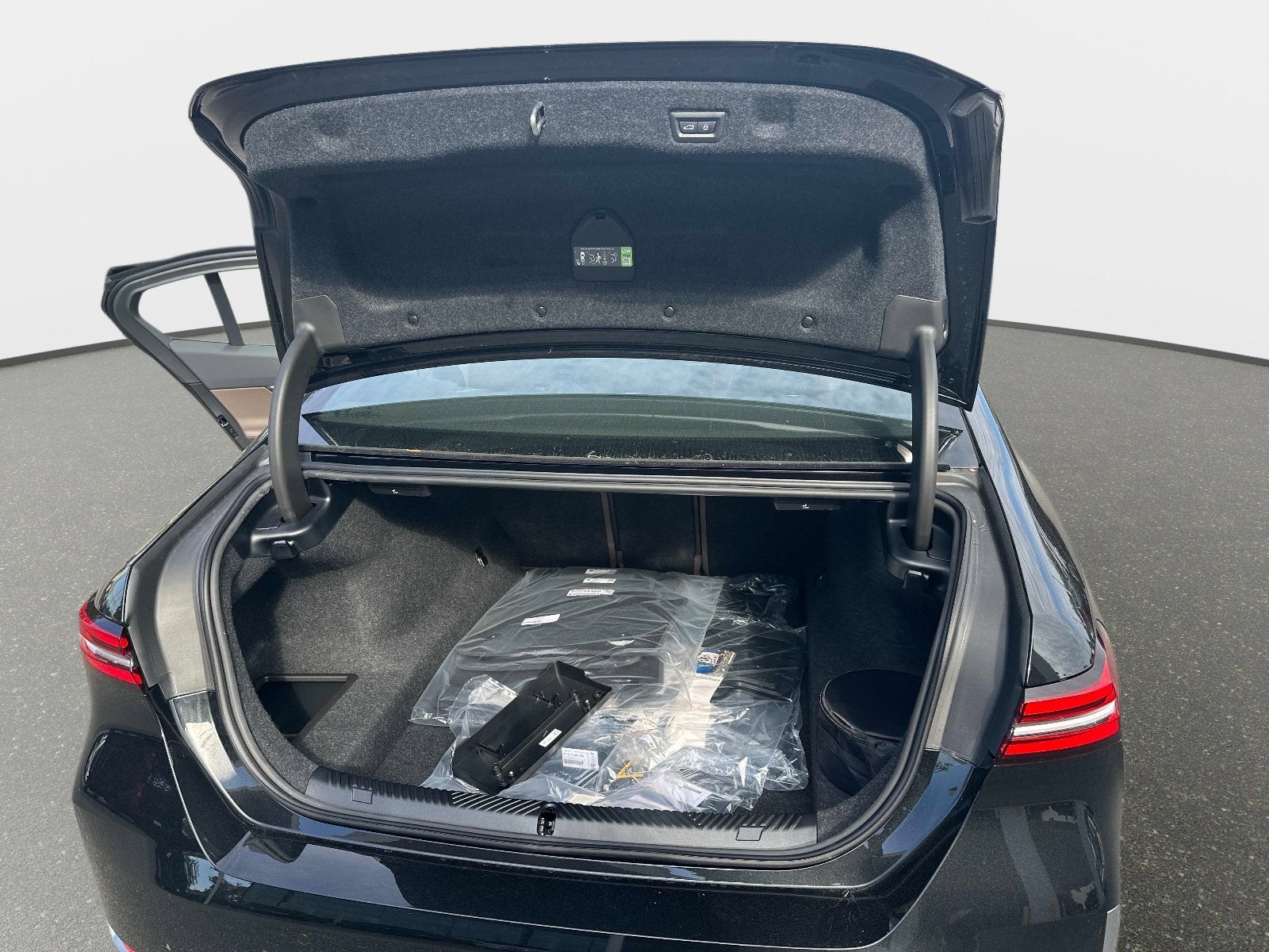 2026 BMW 5 Series 530i Image 14 of 40