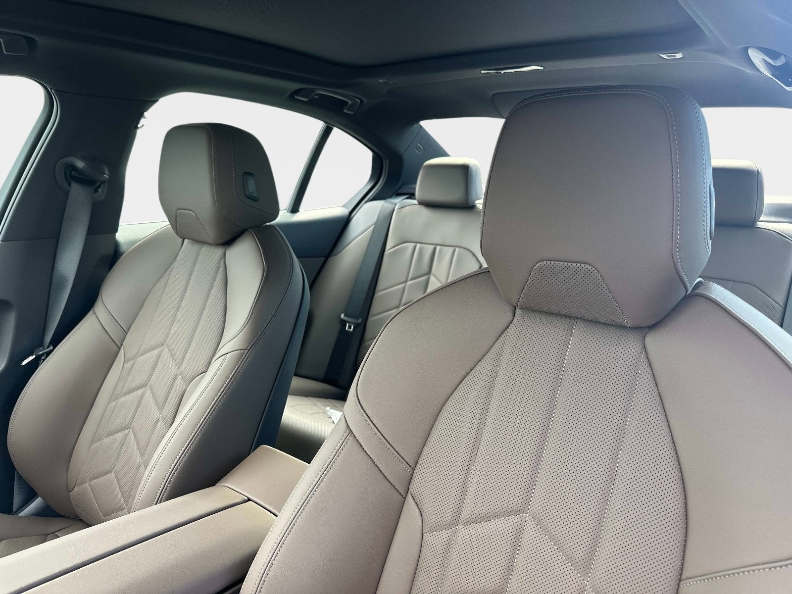 2026 BMW 5 Series 530i Image 16 of 40