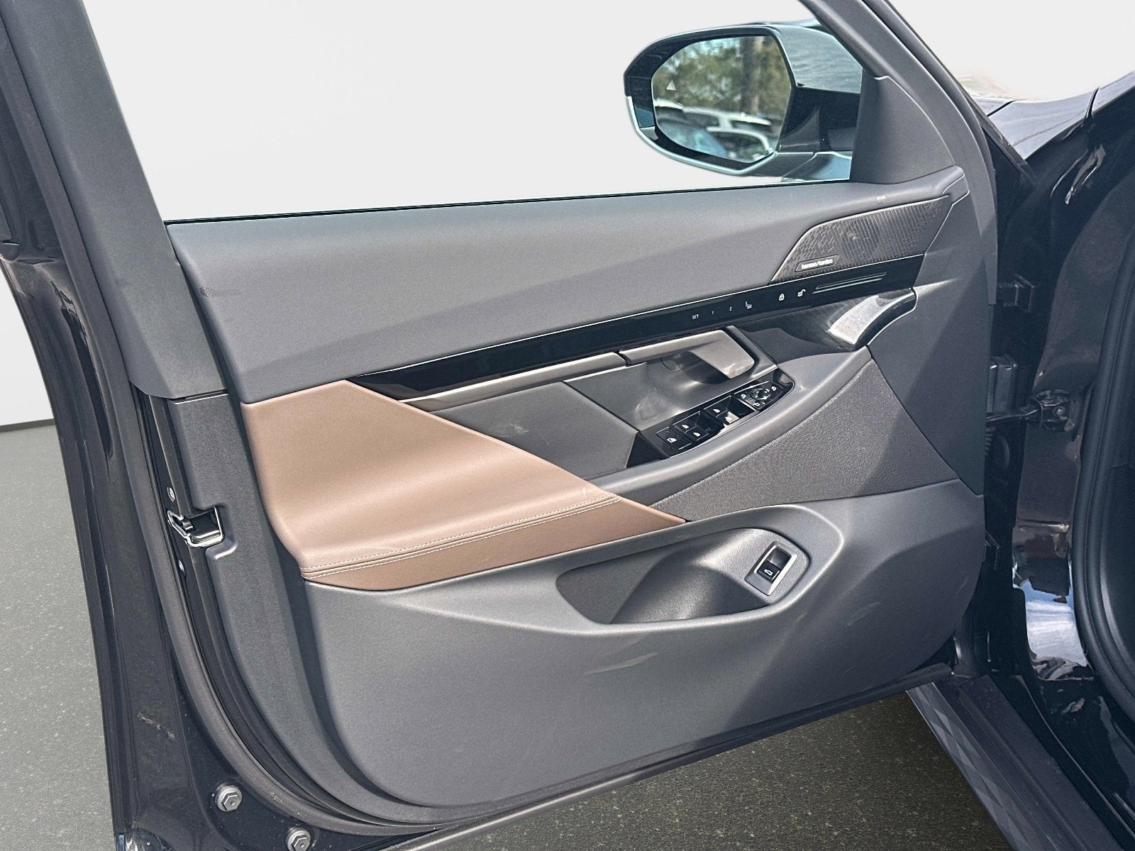 2026 BMW 5 Series 530i Image 29 of 40