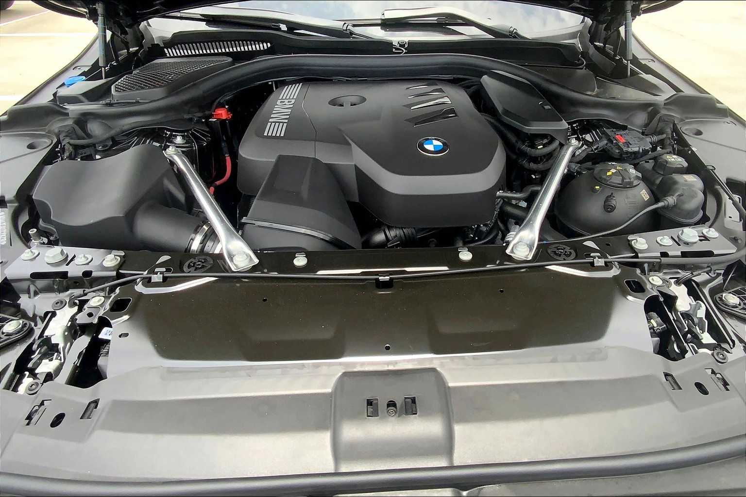 Vehicle image 16 of 19