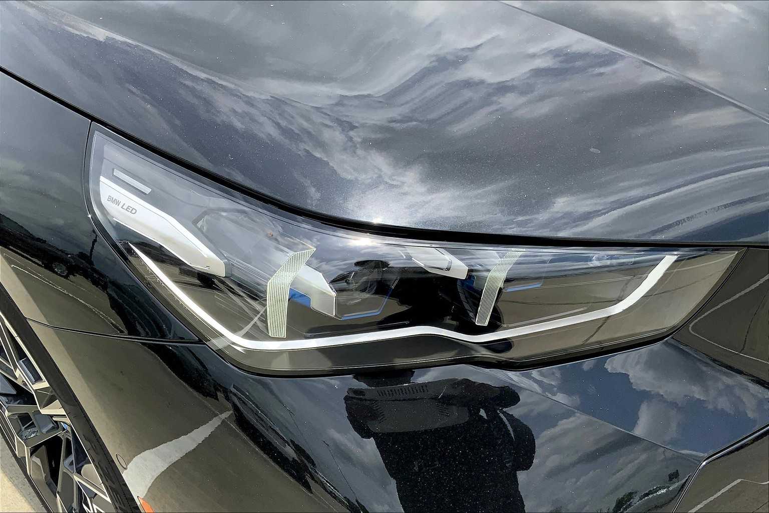 Vehicle image 13 of 19