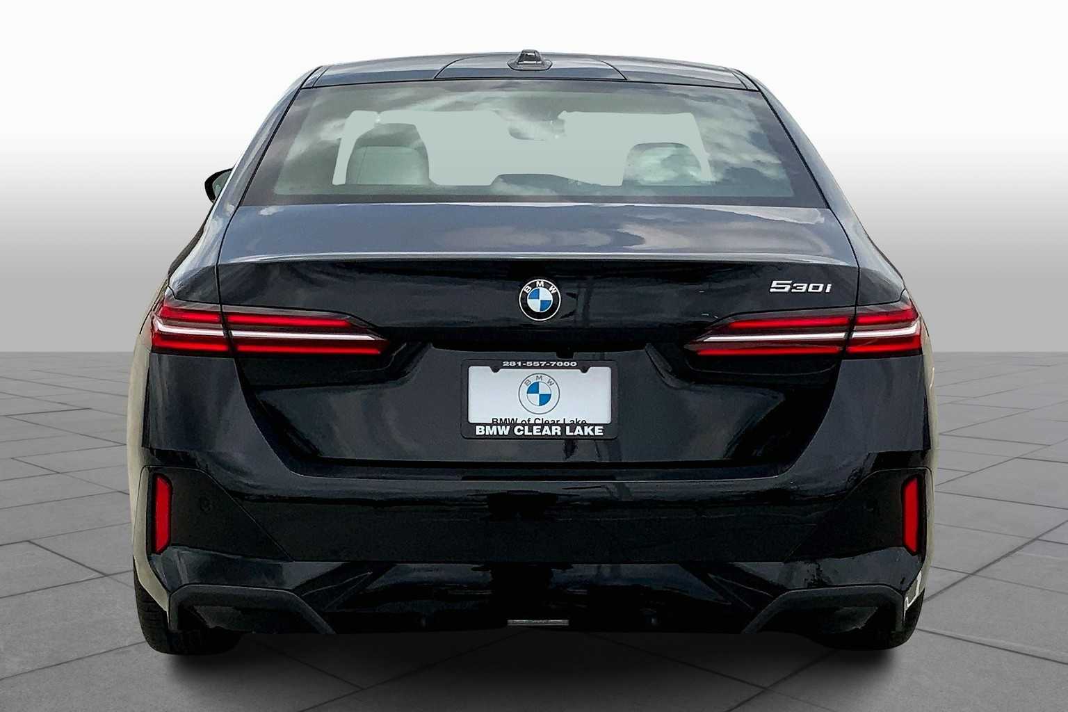 Vehicle image 4 of 19