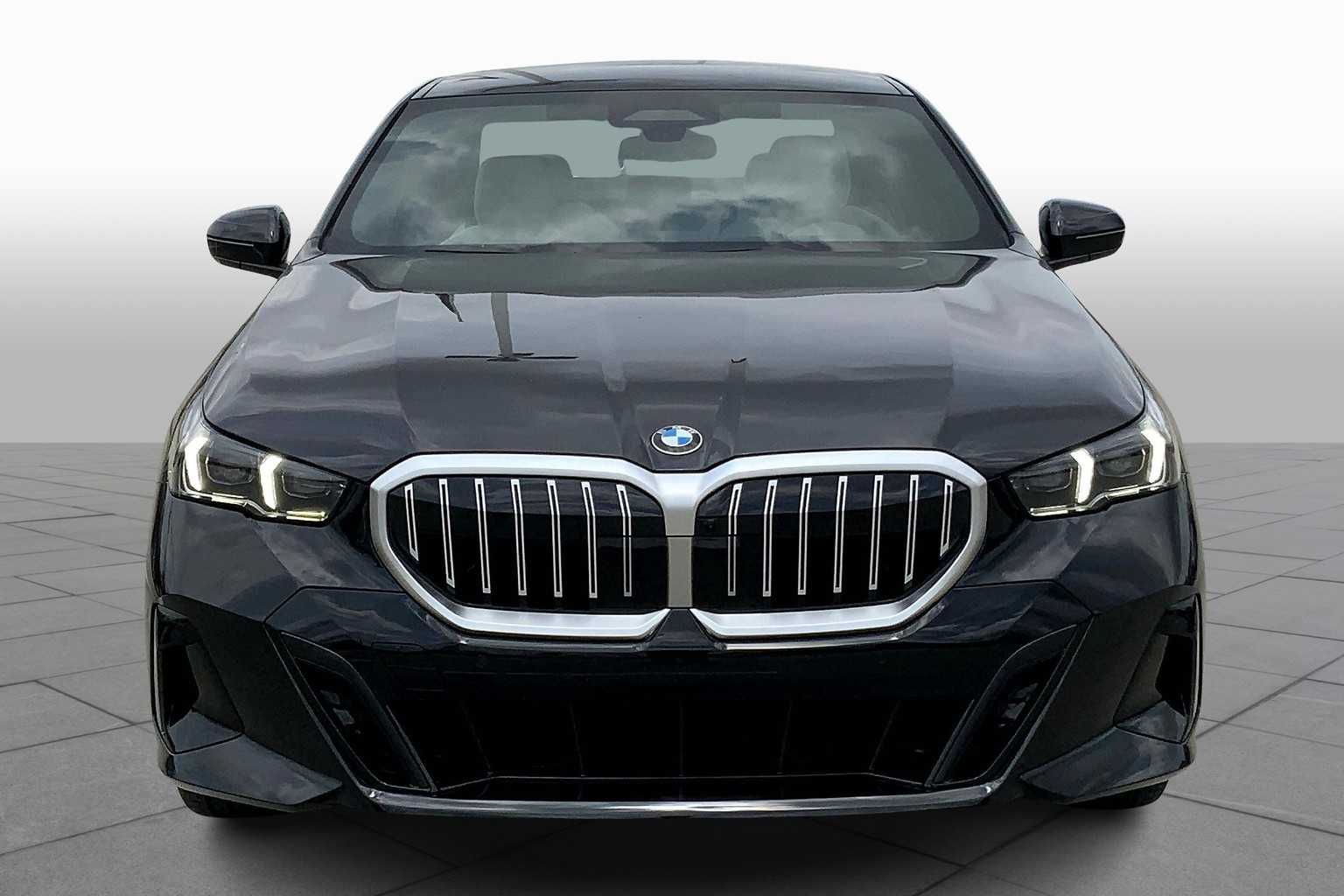 Vehicle image 2 of 19