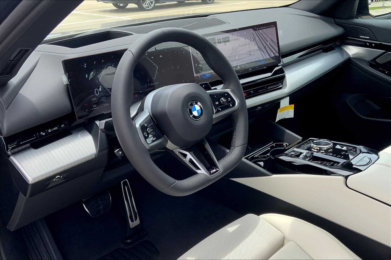 Vehicle image 9 of 19