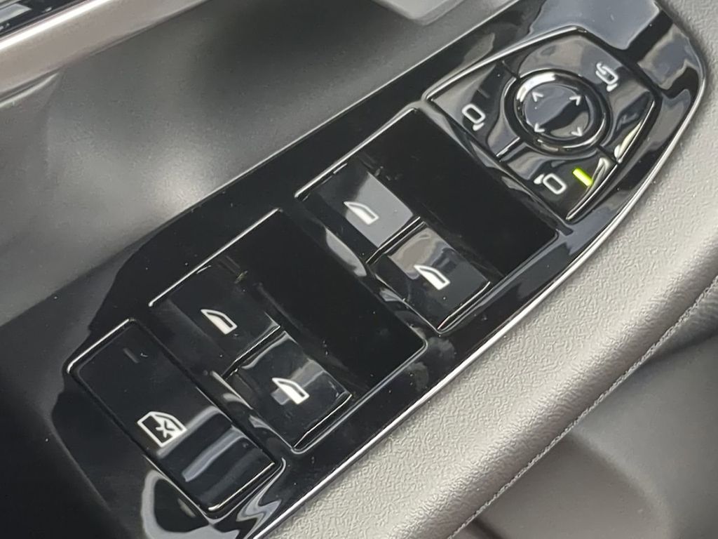 2026 BMW 5 Series 530i Image 21 of 28