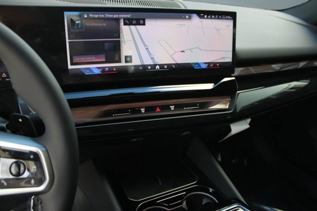 2026 BMW 5 Series 530i Image 23 of 31