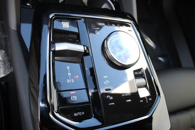 2026 BMW 5 Series 530i Image 28 of 31