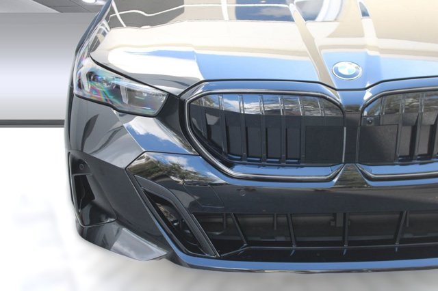 2026 BMW 5 Series 530i Image 25 of 31