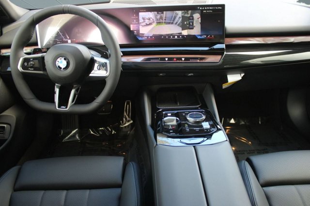 2026 BMW 5 Series 530i Image 17 of 31