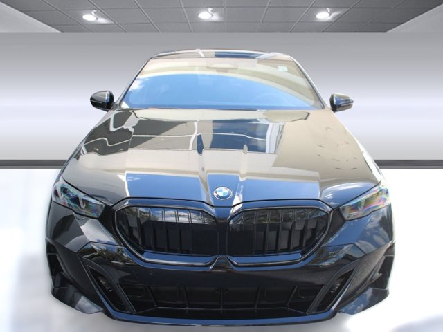 2026 BMW 5 Series 530i Image 2 of 31