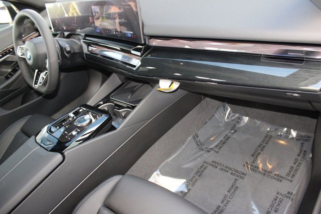 2026 BMW 5 Series 530i Image 16 of 31