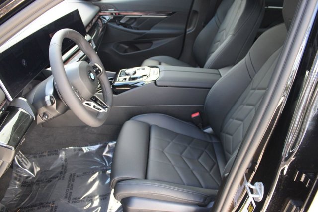 2026 BMW 5 Series 530i Image 14 of 31