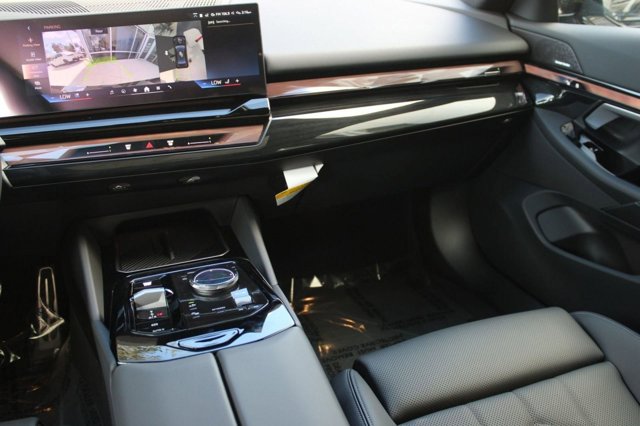 2026 BMW 5 Series 530i Image 27 of 31