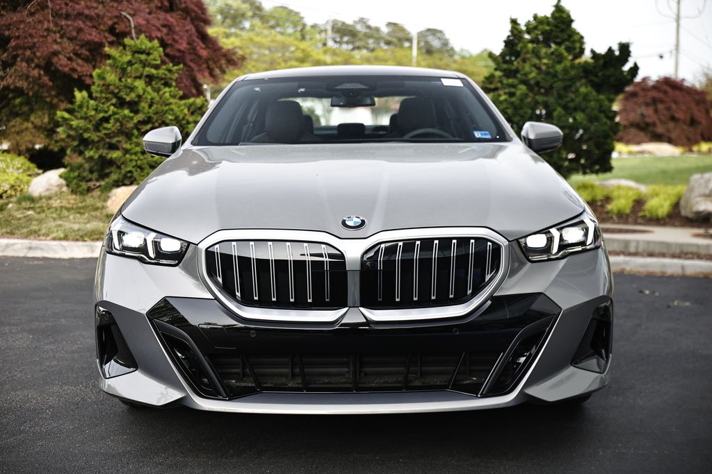 2026 BMW 5 Series 530i Image 2 of 40
