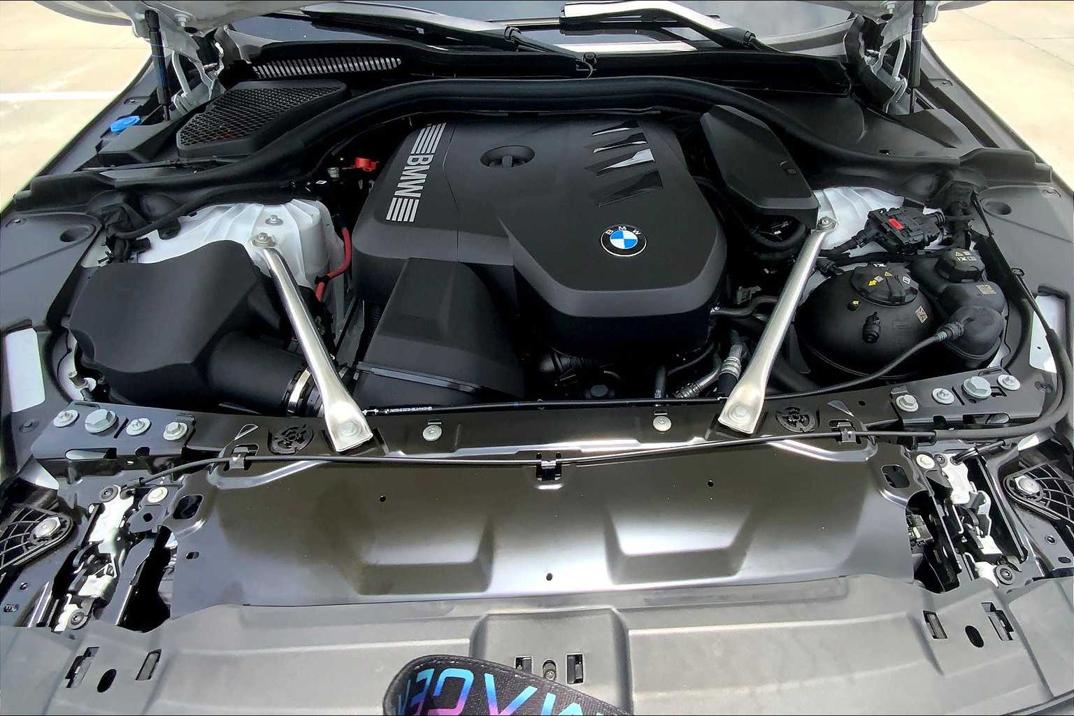 Vehicle image 16 of 19