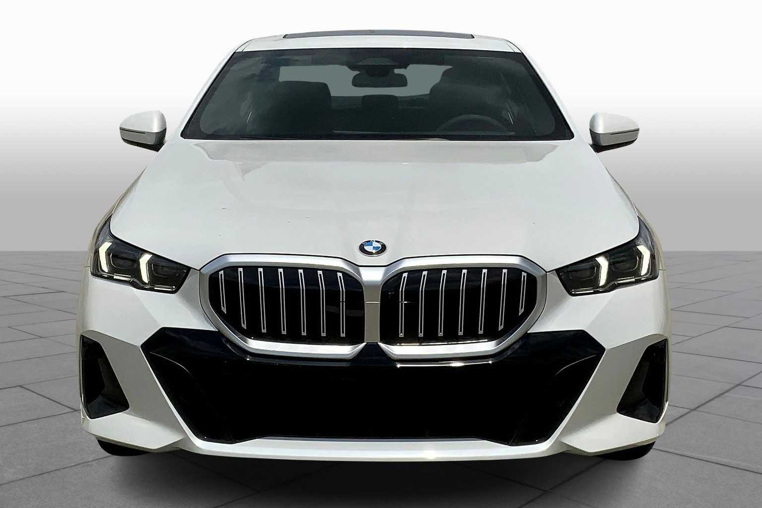 Vehicle image 2 of 19