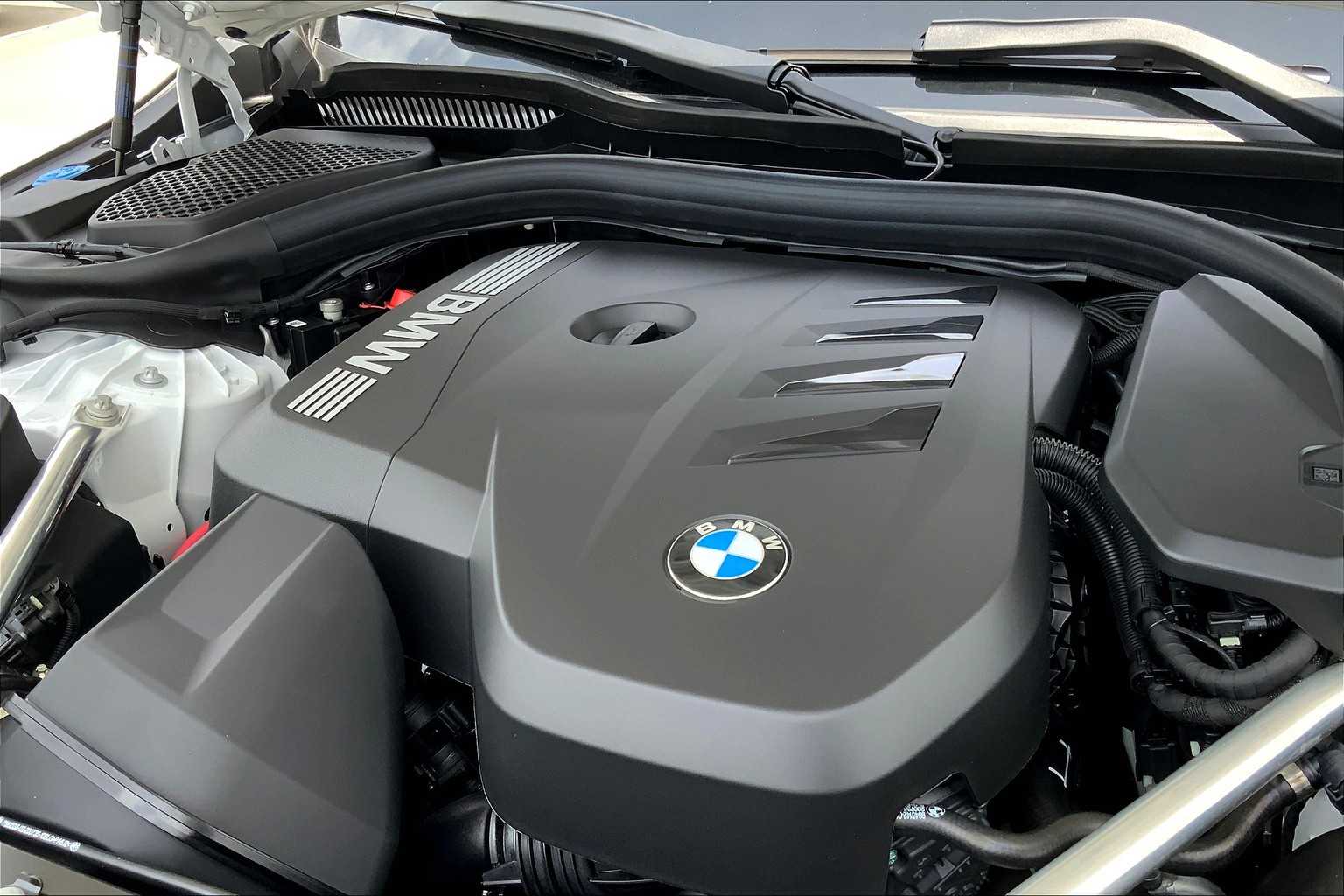 Vehicle image 17 of 19