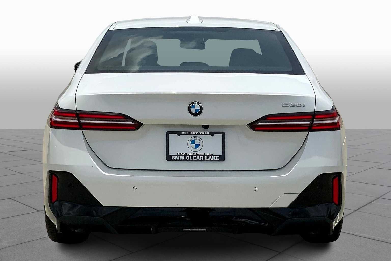 Vehicle image 4 of 19